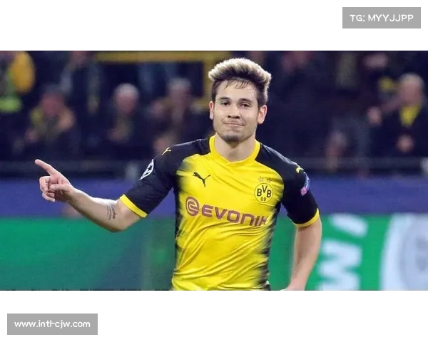 拜仁格雷罗任意球中柱展现巧思 球队定位球战术更趋多样