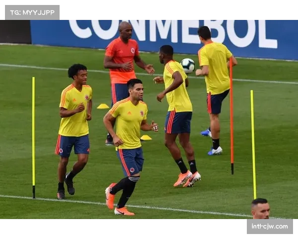 特写：38岁的夸德拉多替补登场，仍在边路完成一次标志性突破